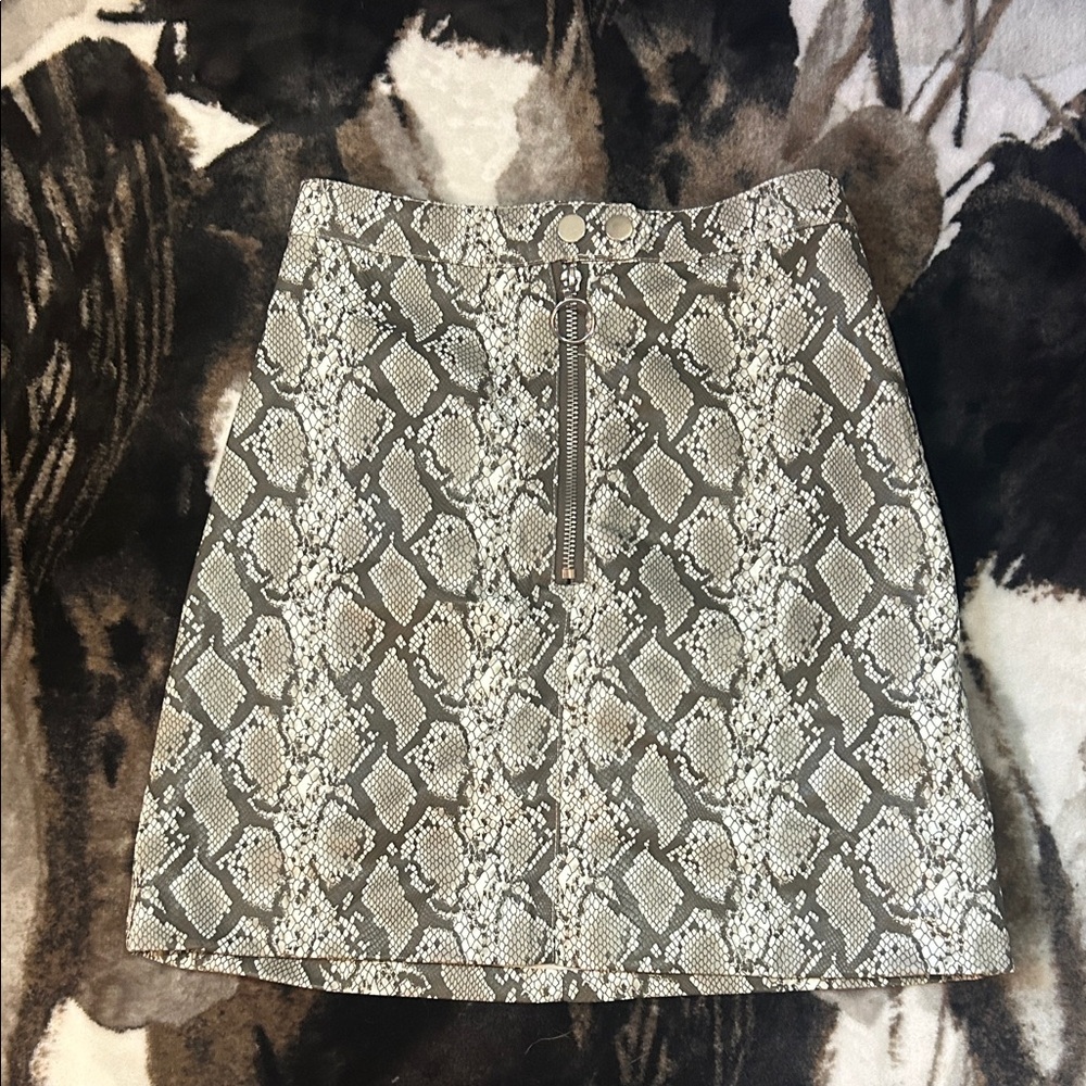 H&M Gray Snakeskin A-Line Skirt